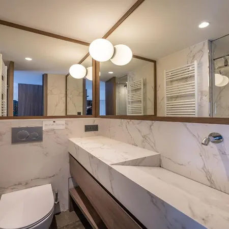 L'ecrin Des Cristaux Avec Balcon - Welkeys Apartment *
